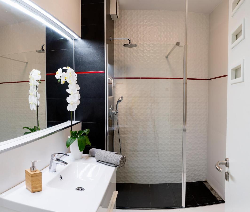 Sunshine Apartman With Free Parking Дьёр Экстерьер фото